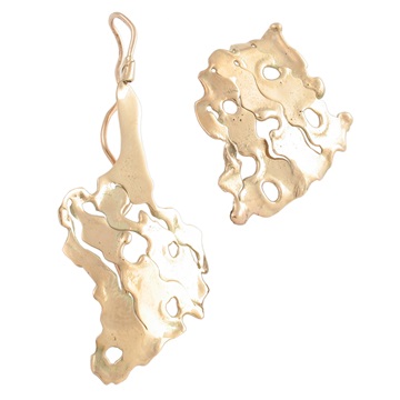Asymmetric gold earrings