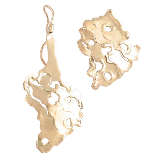 Asymmetric gold earrings