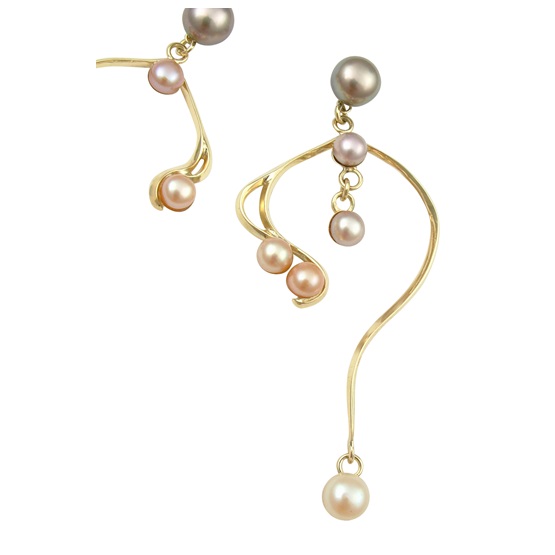 Asymetric pearl earrings