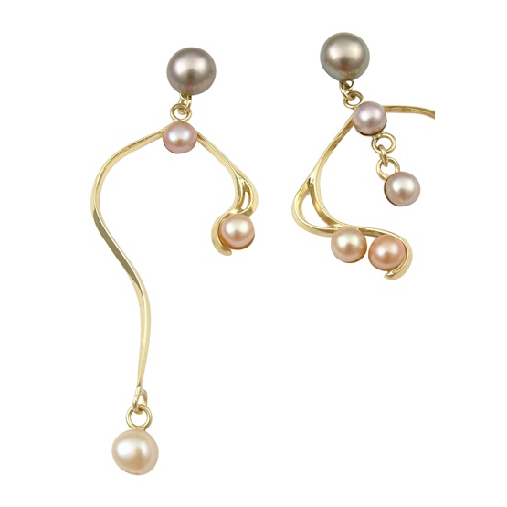 Asymetric pearl earrings